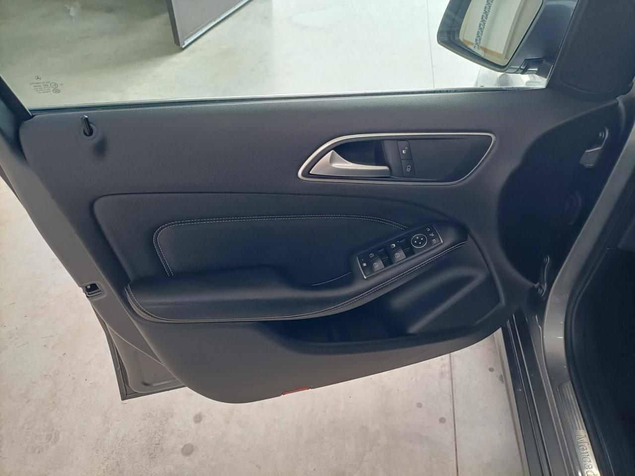 Mercedes-benz B 180 CDI BlueEFFICIENCY Premium 01/2012