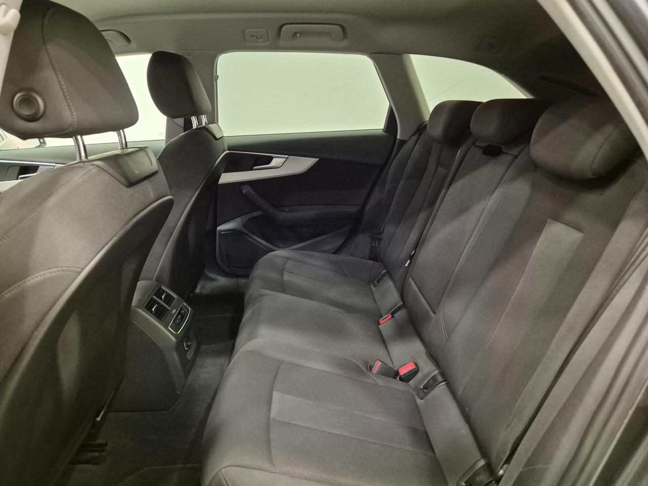 Audi A4 Avant 40 2.0 tdi S Line edition 190cv s-tronic - ACC/Lim - Sens. Park.