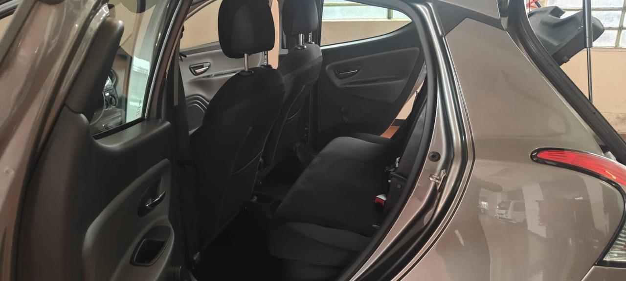 Lancia Ypsilon 1.2 69 CV 5 porte S&S Platinum
