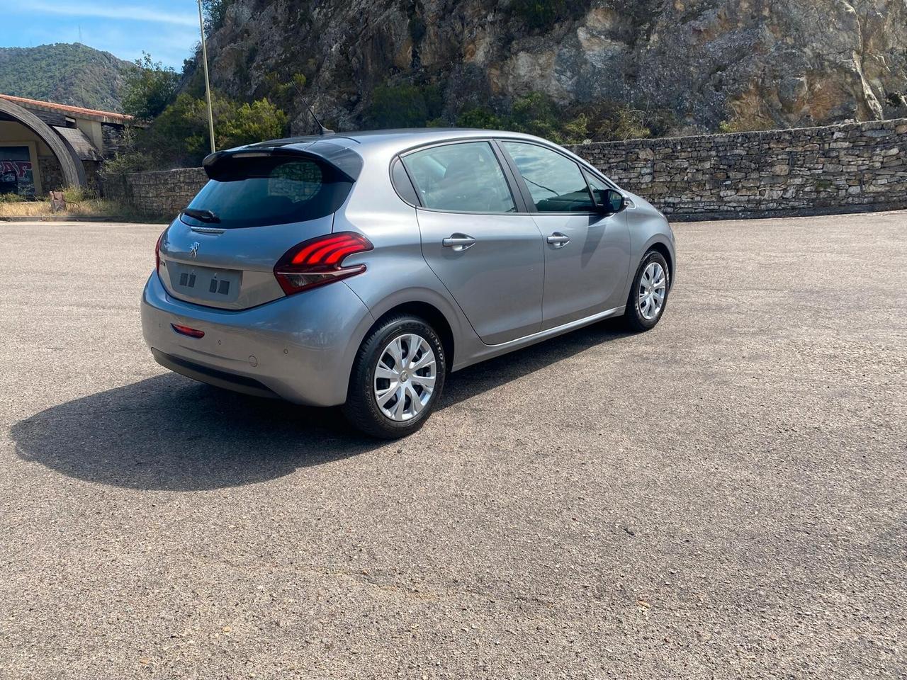 Peugeot 208 BlueHDi 100