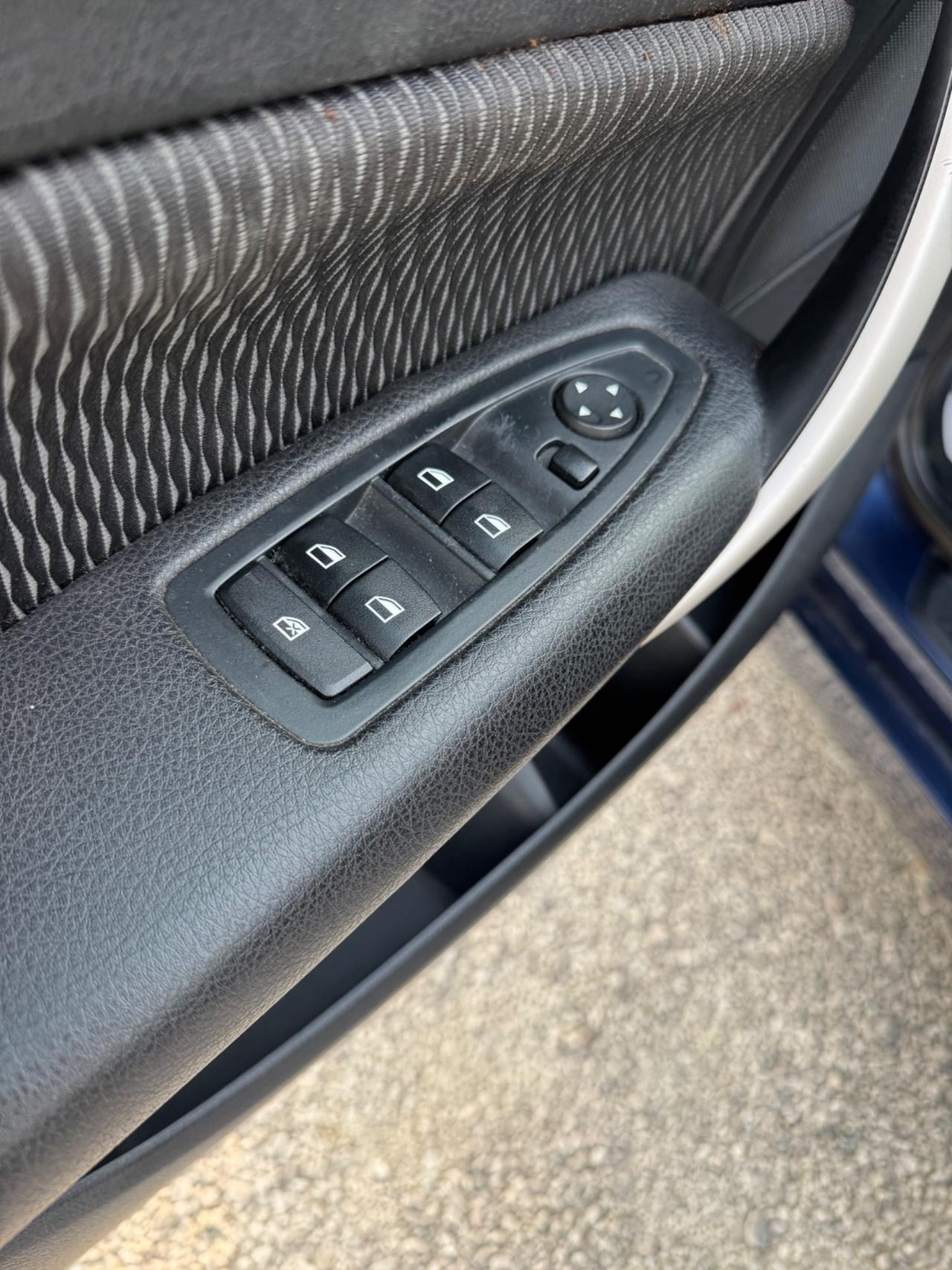 Bmw 116 116d 5p. Unique