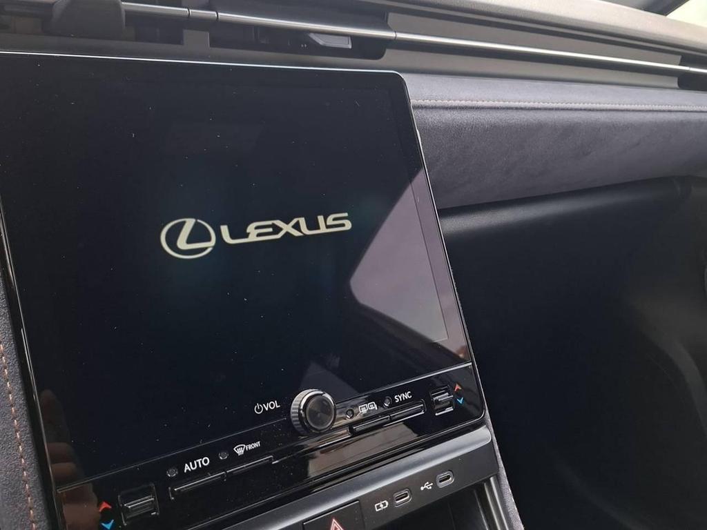 Lexus LBX 1.5 Hybrid Emotion 2WD