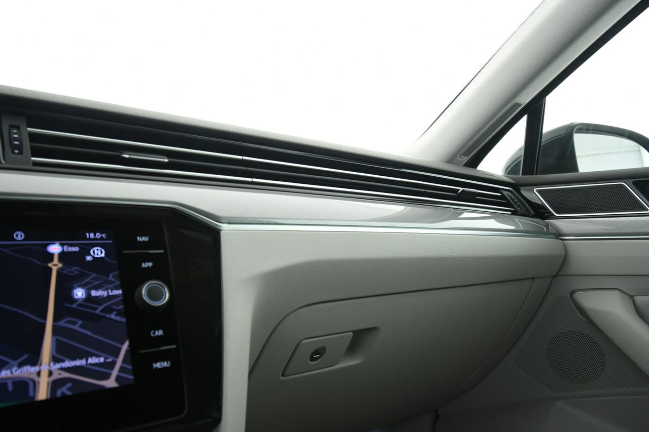 VOLKSWAGEN Passat Variant 2.0 tdi Business 150cv dsg CAMERA+LED+PELLE+ACC