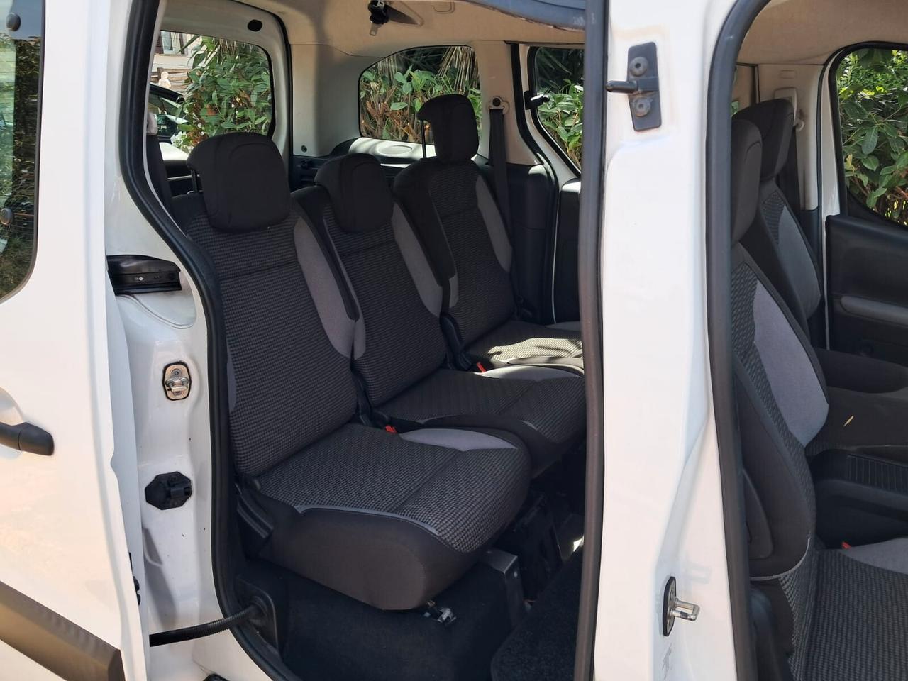 PEUGEOT PARTNER TRASPORTO DISABILI PIANALE RIBASSATO