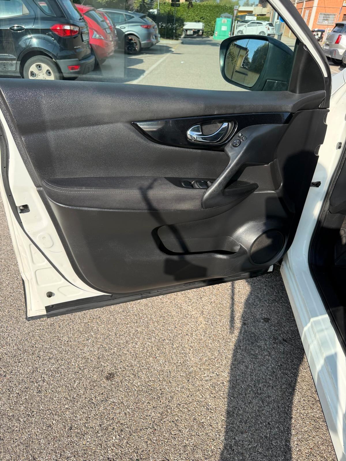 Nissan Qashqai 1.2 - NEOPATENTATI - 12 MESI DI GARANZIA -
