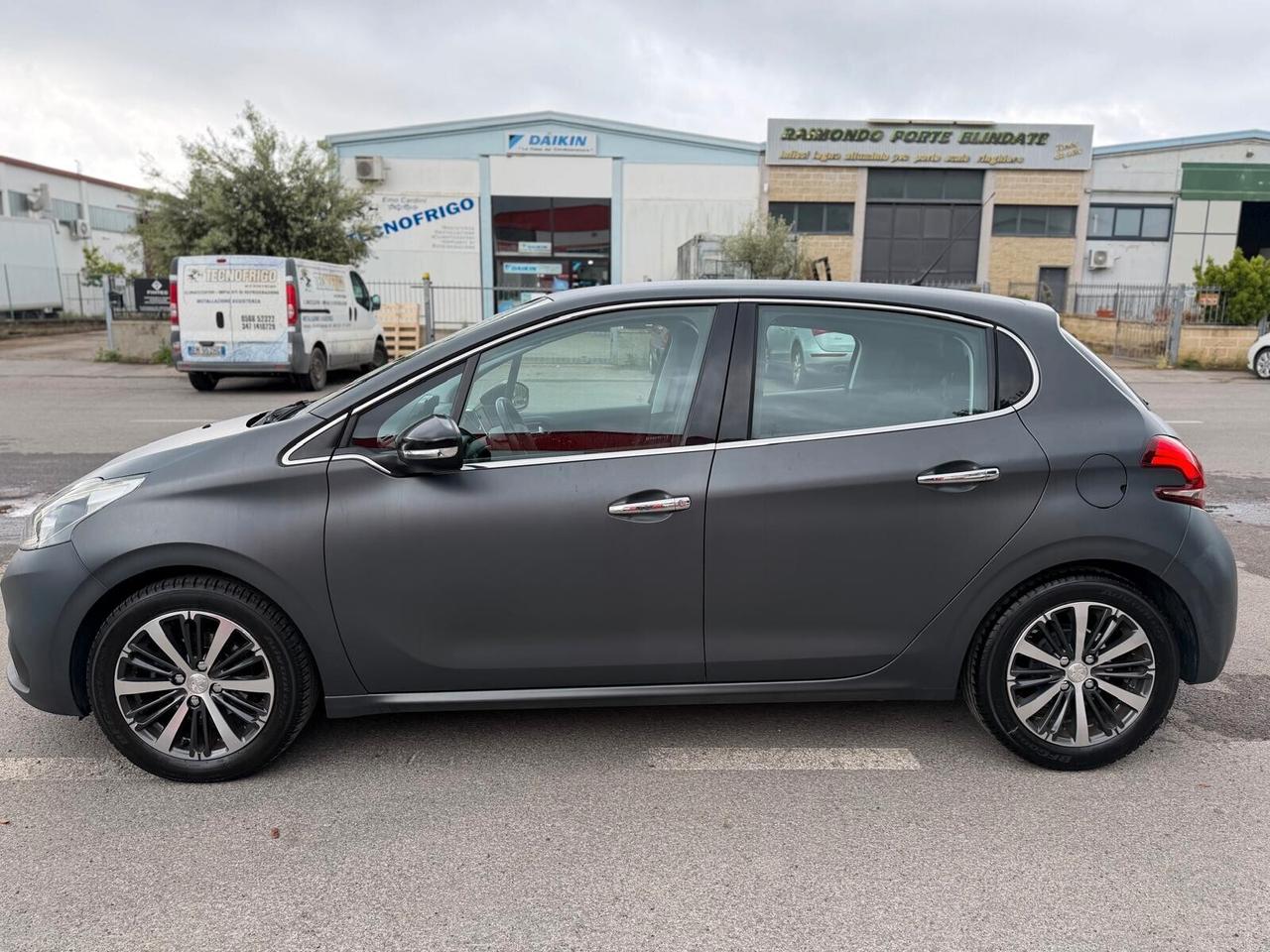 Peugeot 208 PURETECH 5P ALLURE