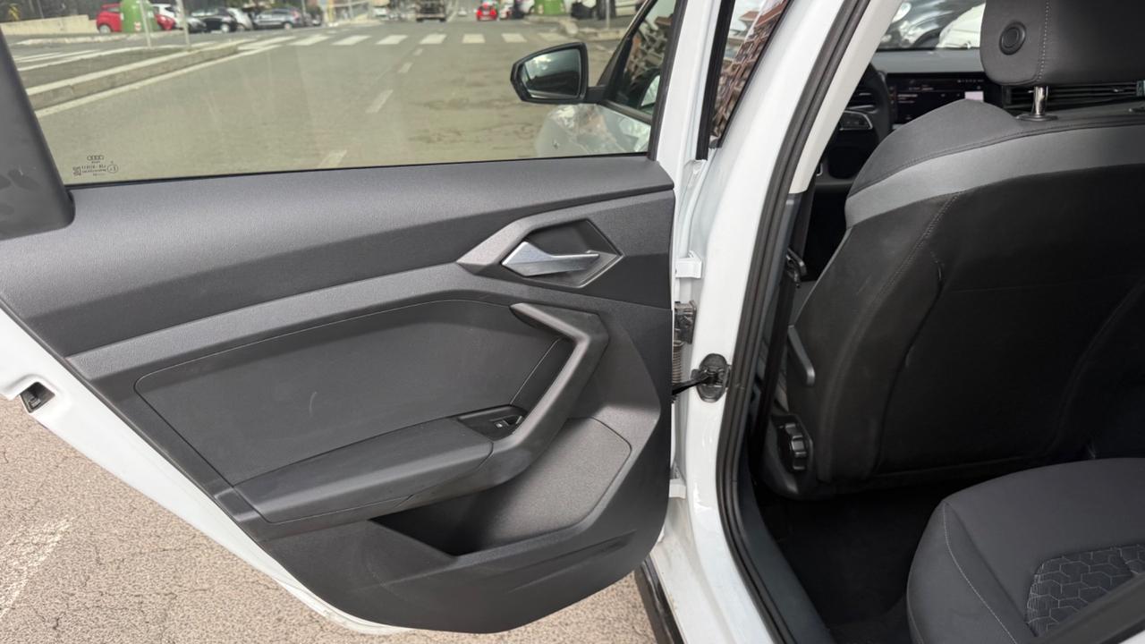 Audi A1 SPB 30 TFSI S line edition LED NAVI KAMERA CAR PLAY PDC BLUETOOTH CERCHI 18