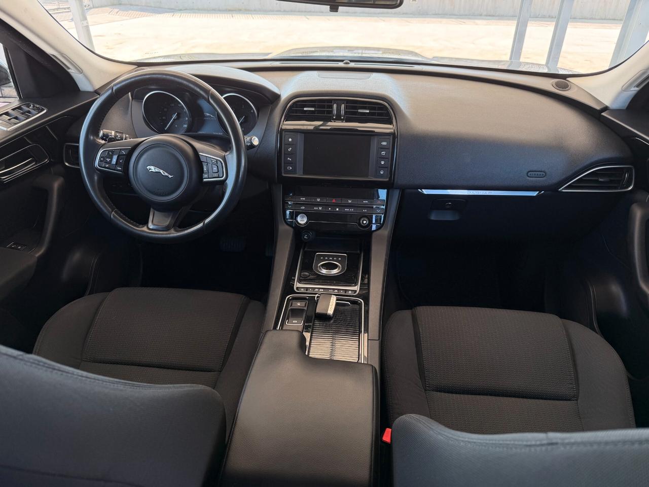 Jaguar F-Pace 2.0 D 180 CV AWD