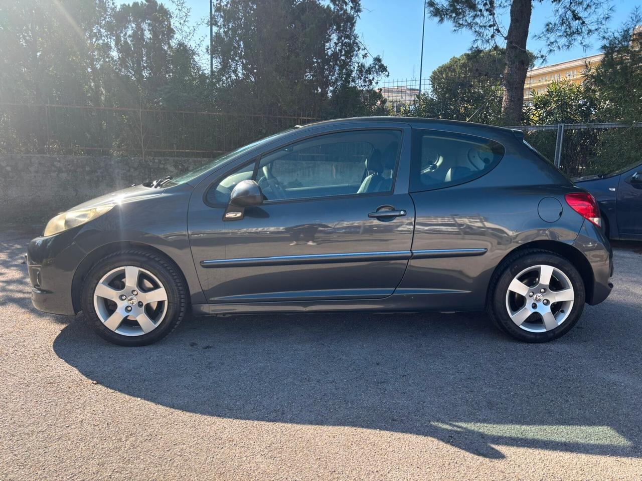 PEUGEOT 207 1.6 HDi 112CV Allure - 2011