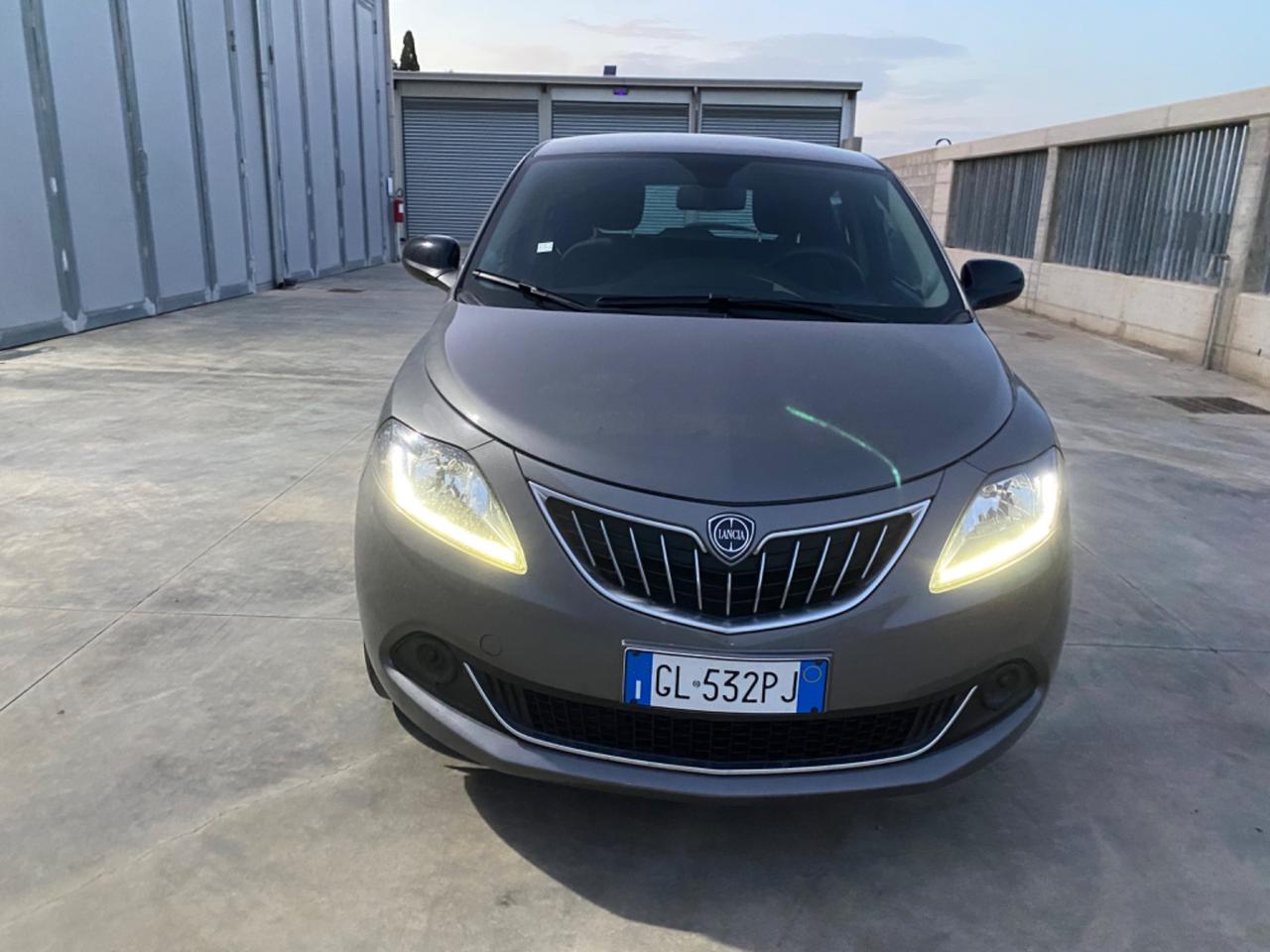 Lancia Ypsilon 1.0 FireFly 5 porte S&S Hybrid Ecochic Silver