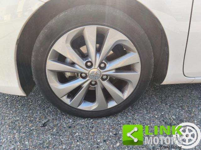 TOYOTA Auris 1.8 Hybrid Lounge