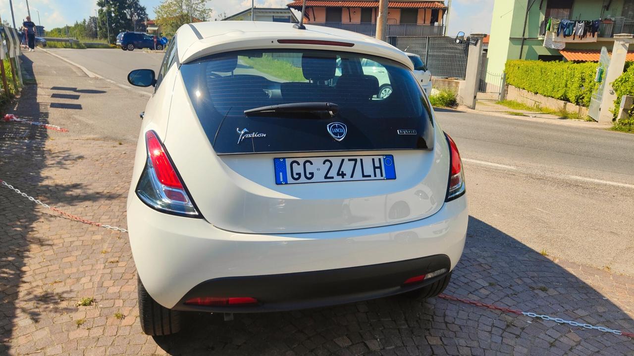 Lancia Ypsilon 1.0 FireFly 5 porte S&S Hybrid Ecochic Gold
