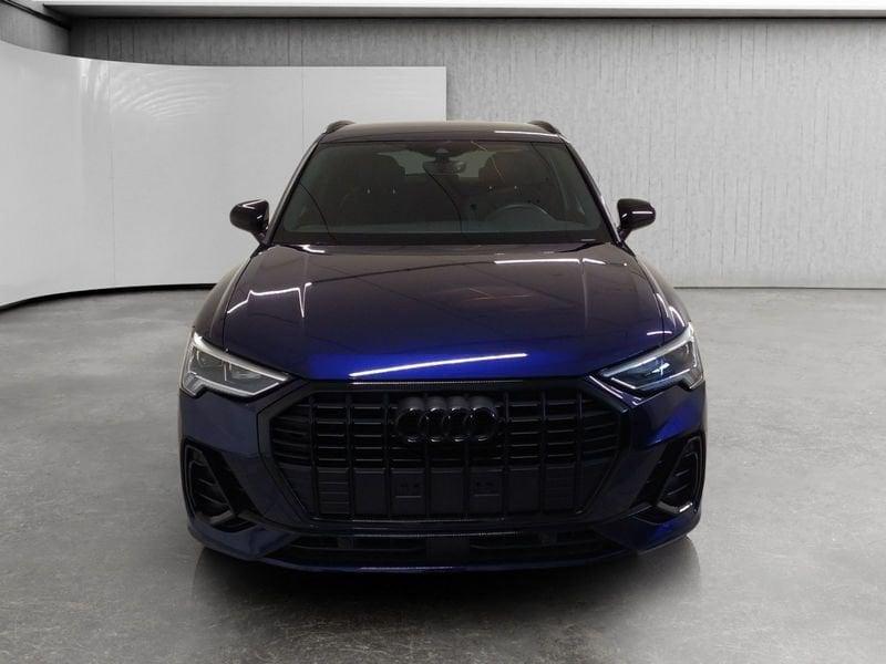 Audi Q3 35 2.0 tdi Identity Black s-tronic