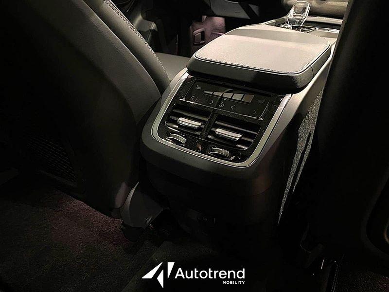 Volvo XC90 B5 250+14 CV AWD Automatica Mild Hybrid Benzina 7 posti Ultra Bright