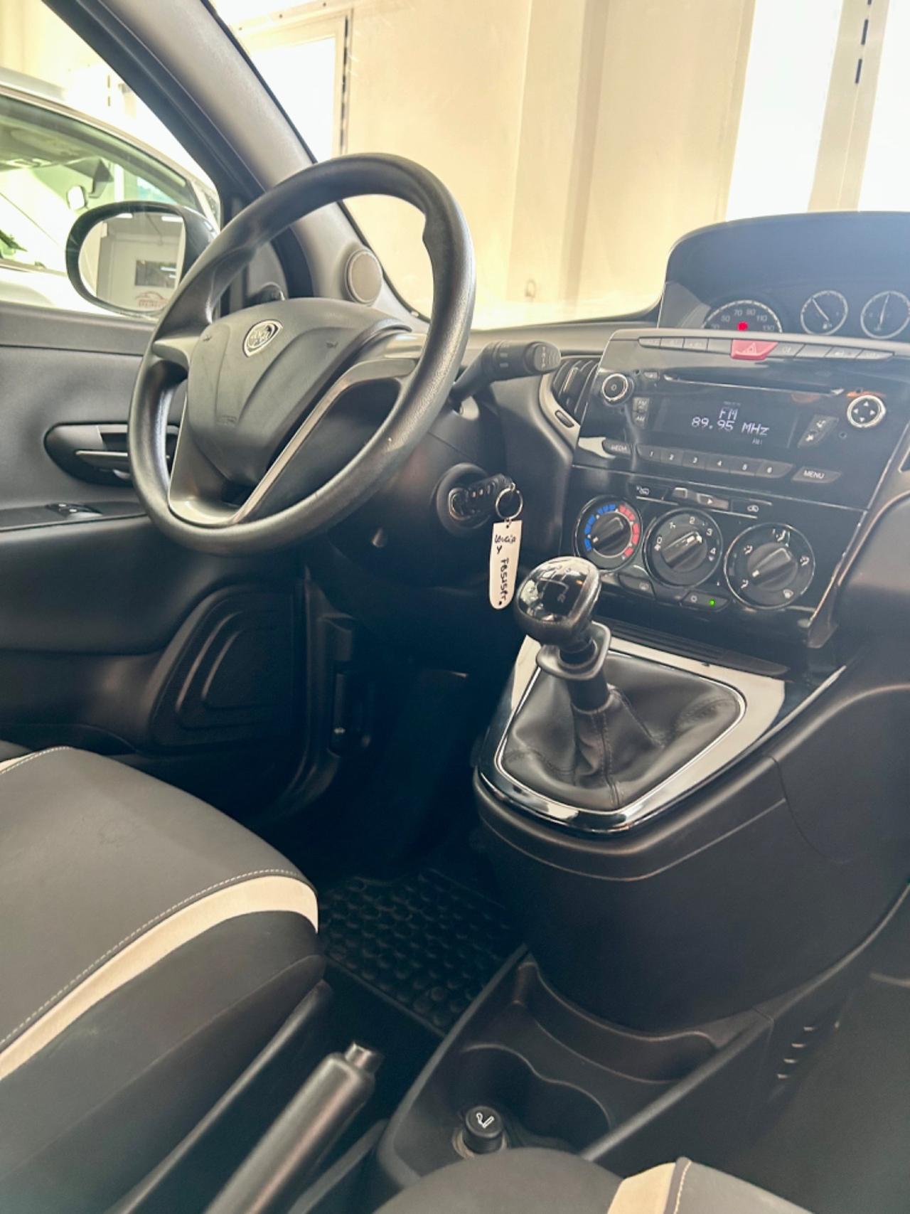 Lancia Ypsilon 1.2 69 CV 5 porte Gold FINANZIABILE