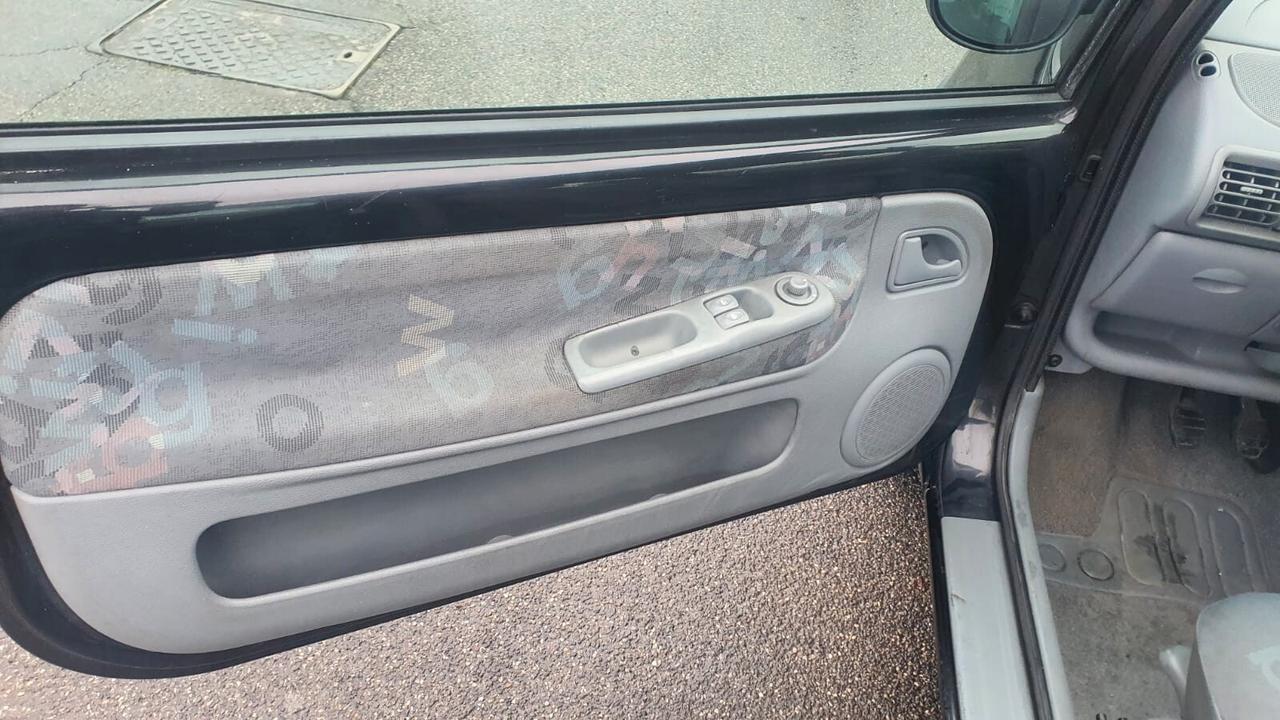 Renault Twingo 1.2i cat Authentique