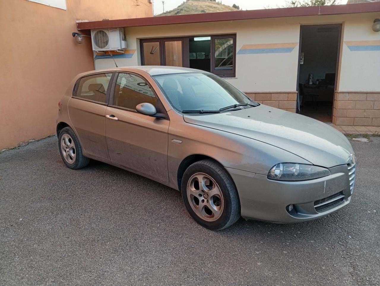 Alfa Romeo 147 1.9 JTD (120) 5 porte Progression