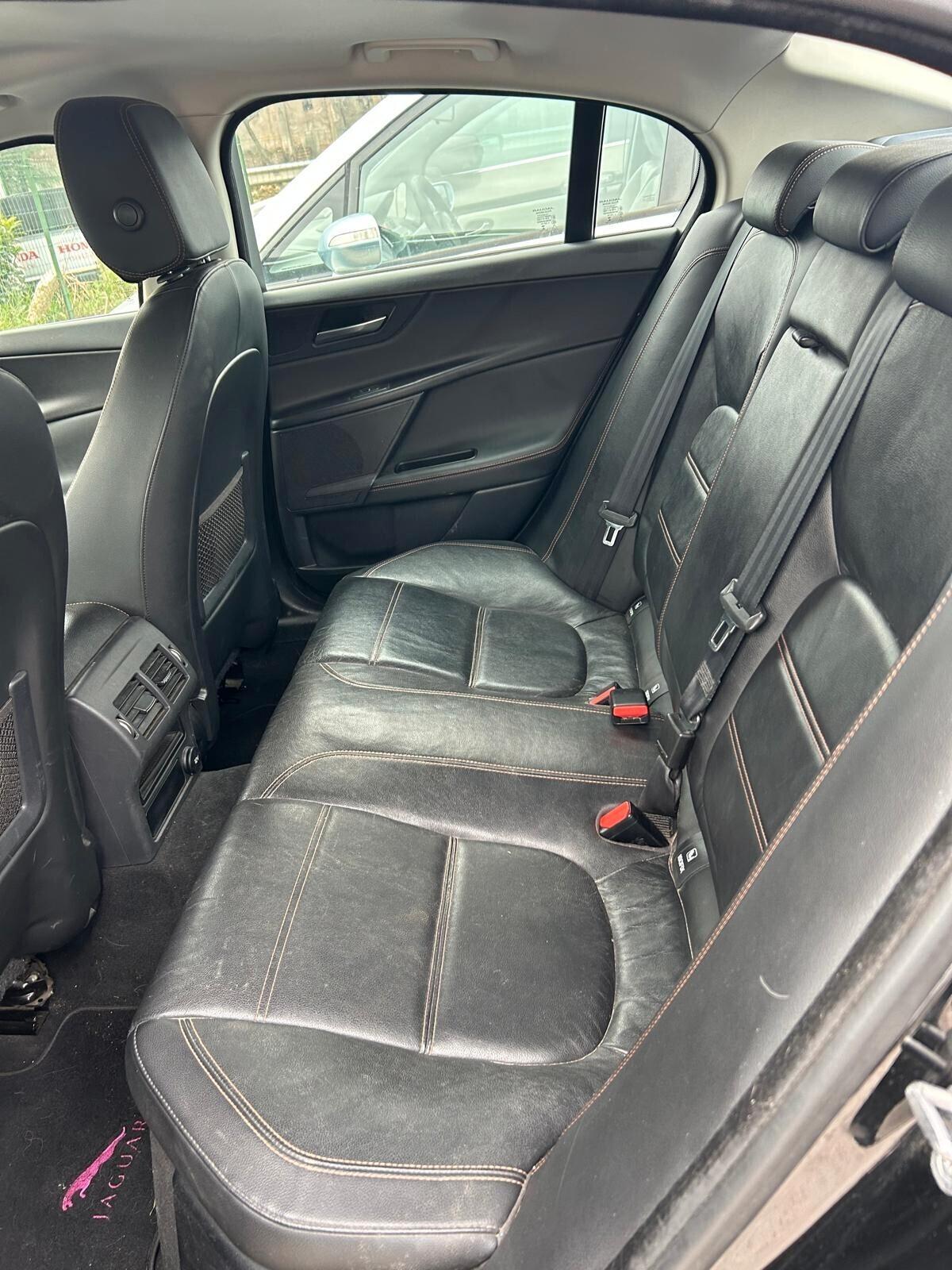 Jaguar XE 2.0 D Turbo 180CV aut. Portfolio