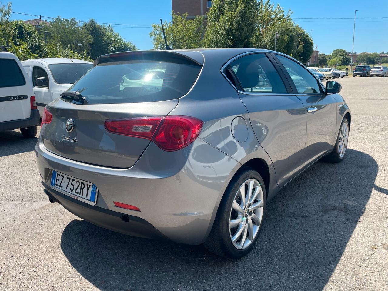 Alfa Romeo Giulietta 1.6 JTDm-2 105 CV Distinctive DISTRIBUZIONE NUOVA