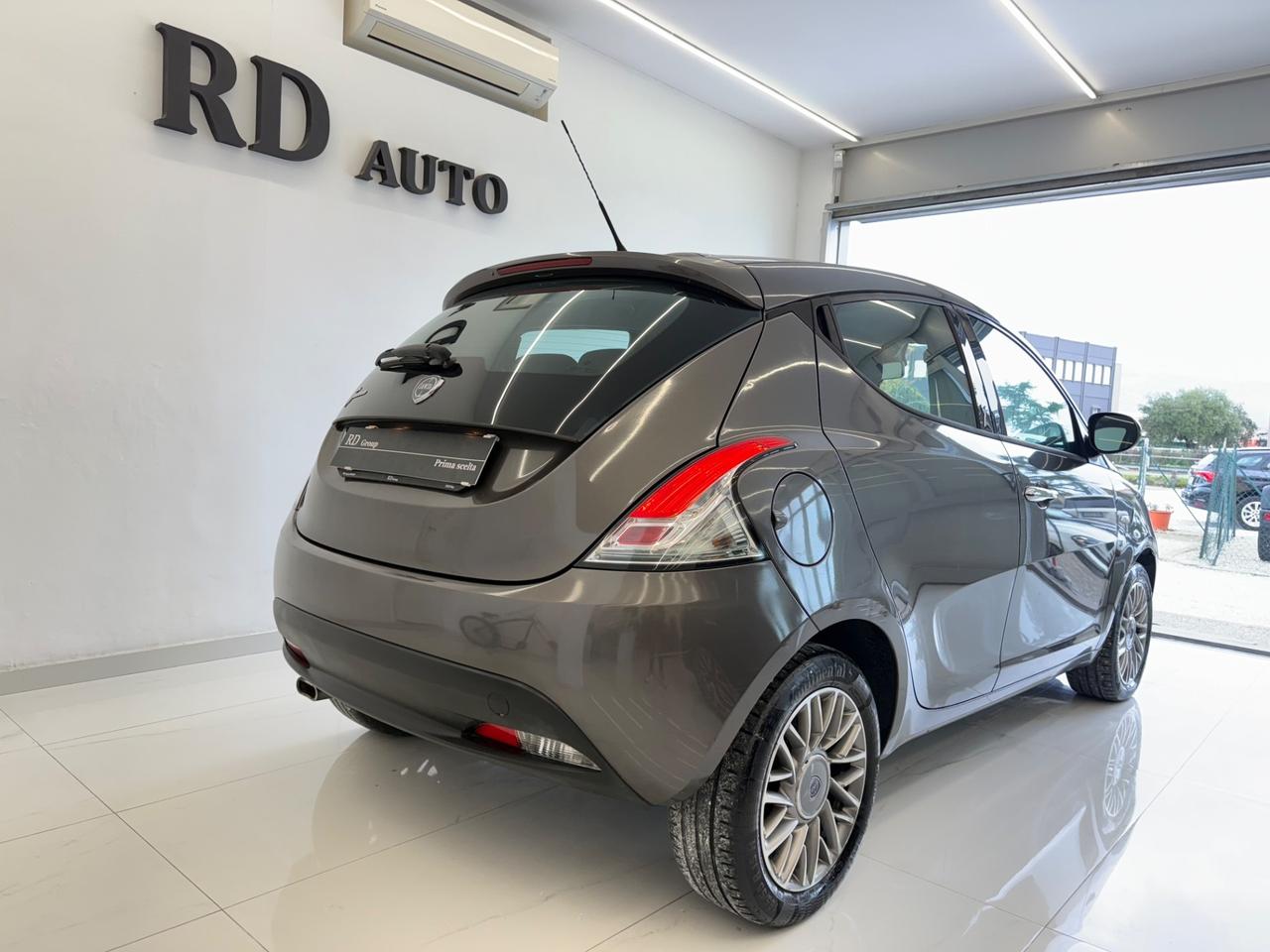 Lancia Ypsilon 1.2 8v Platinum 69cv ok neopatentato