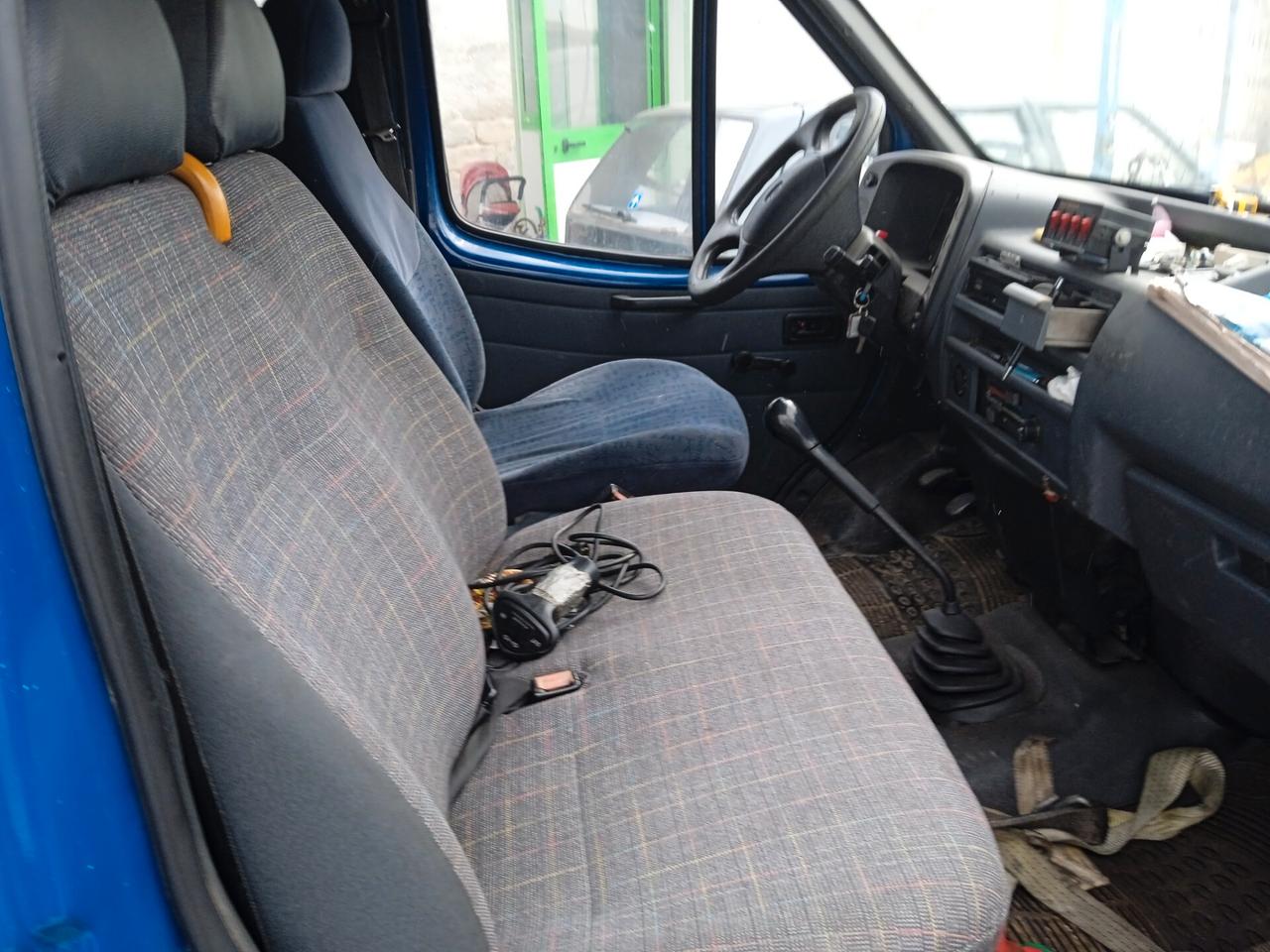 Carroattrezzi trasporto veicoli Ford transit 2500 diesel gancio traino
