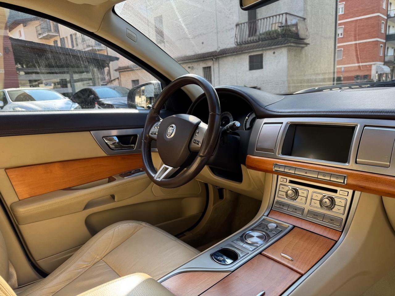 Jaguar XF 2.7D V6 Premium Luxury