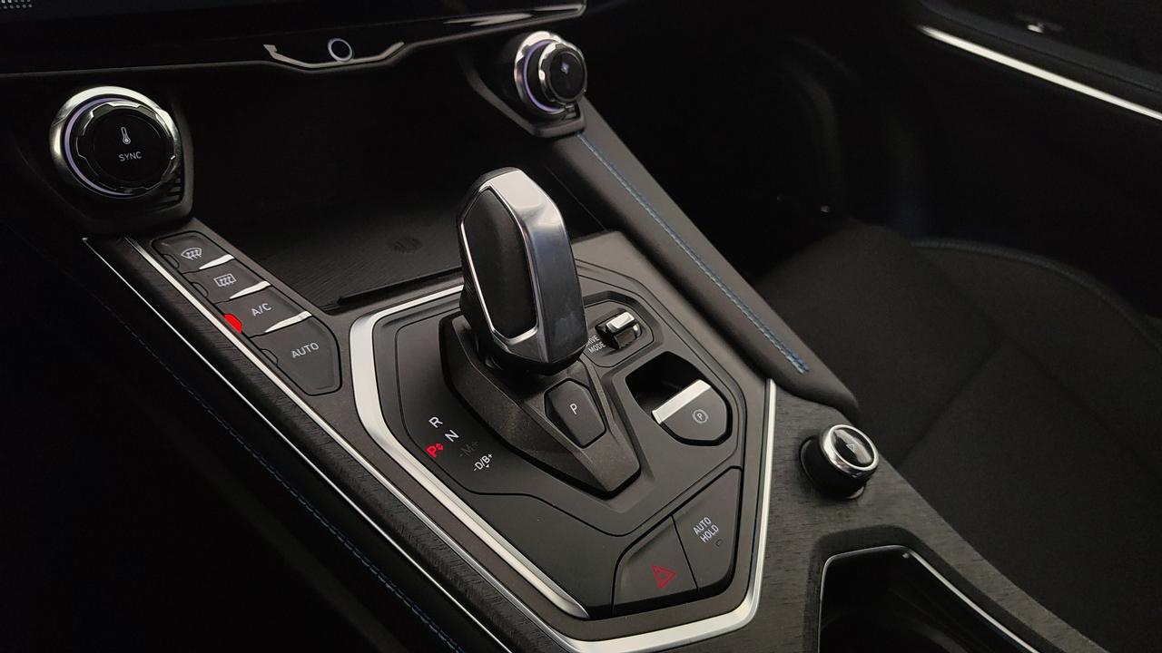 LYNK & CO 01 1.5 td phev auto