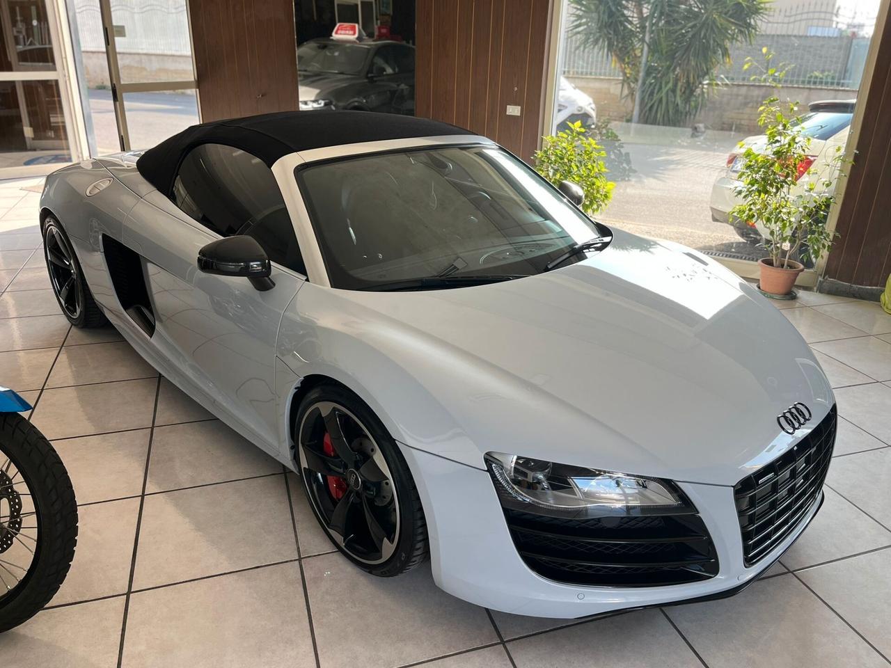 Audi R8 5.2 V 10 525 CV R-TRONIC QUATTRO SPYDER