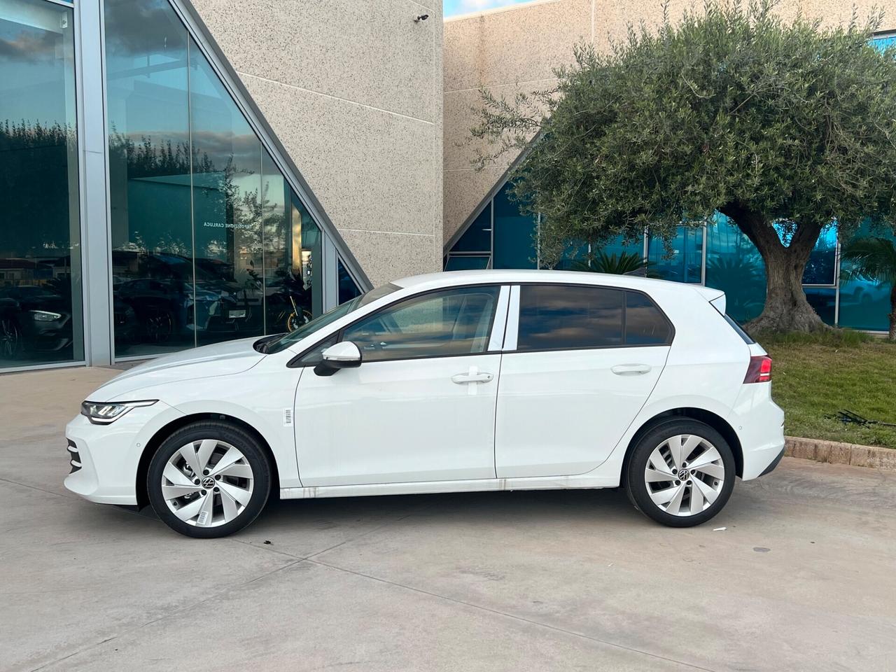 Volkswagen Golf 1.5 eTSI dsg possibilità noleggio no scoring