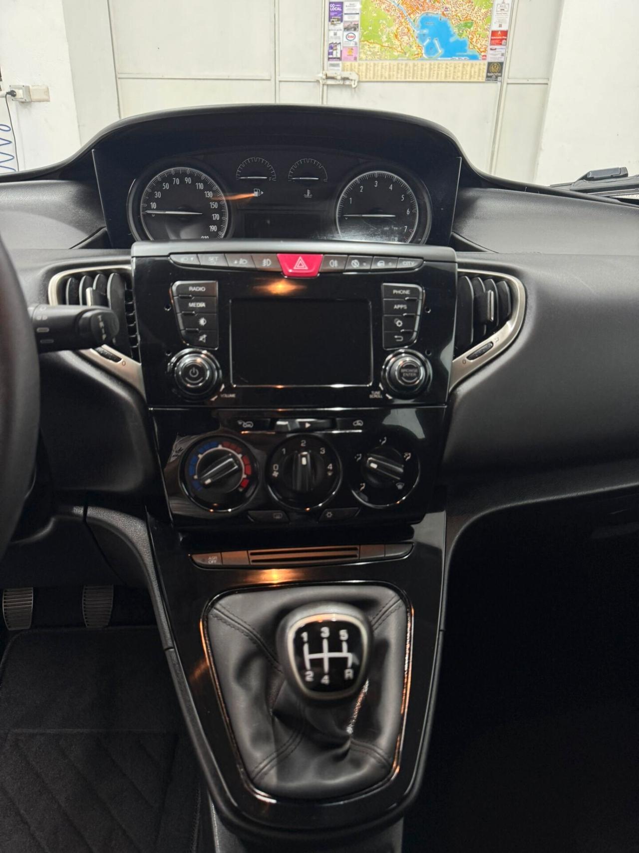Lancia Ypsilon 1.2 69 CV 5 porte S&S Platinum