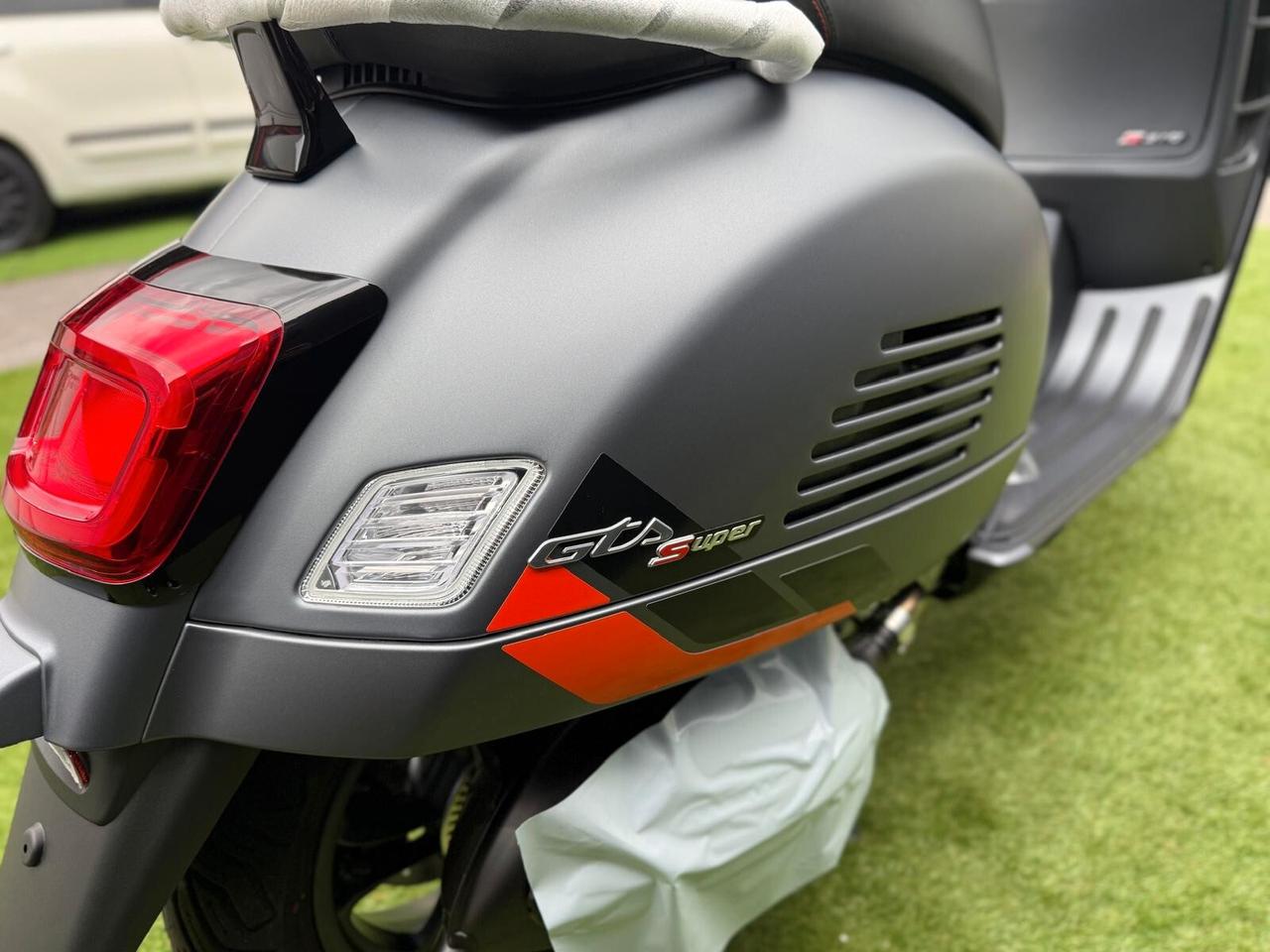 Vespa GTS 300 SUPER SPORT