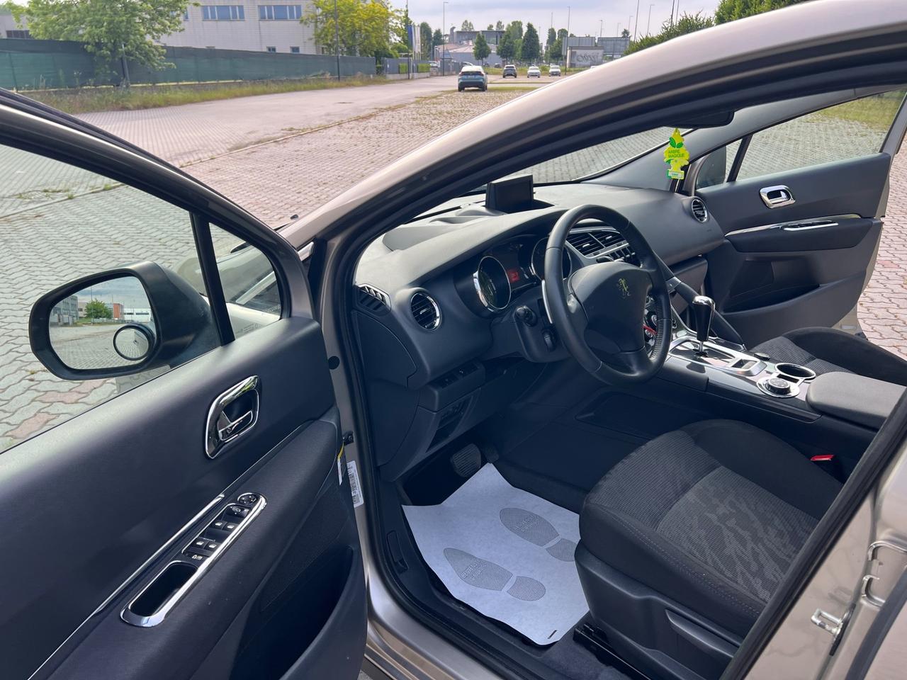 Peugeot 3008 1.6 e-HDi 112CV cambio robotizzato S.&S. Business