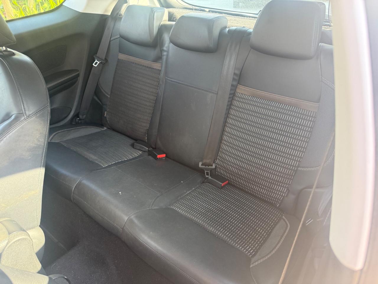 Peugeot 208 1.4 HDi 68 CV 3 porte Allure