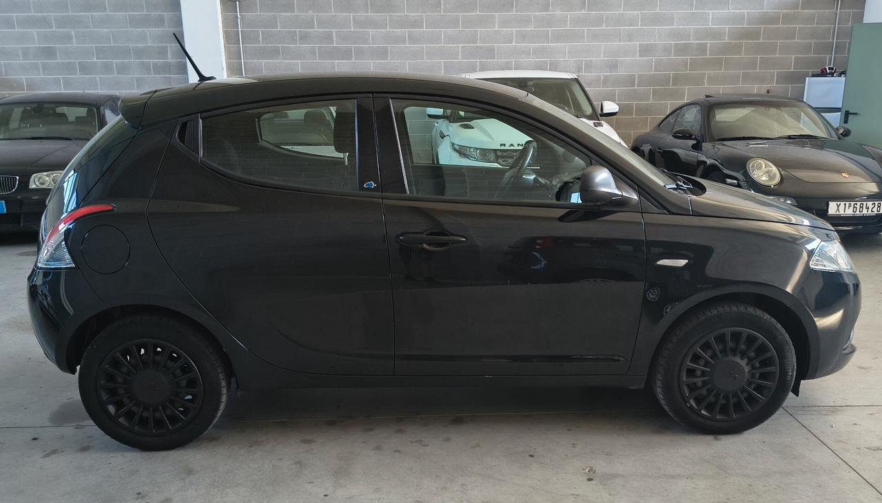 Lancia Ypsilon 1.2 69 CV 5 porte S&S Black and Noir