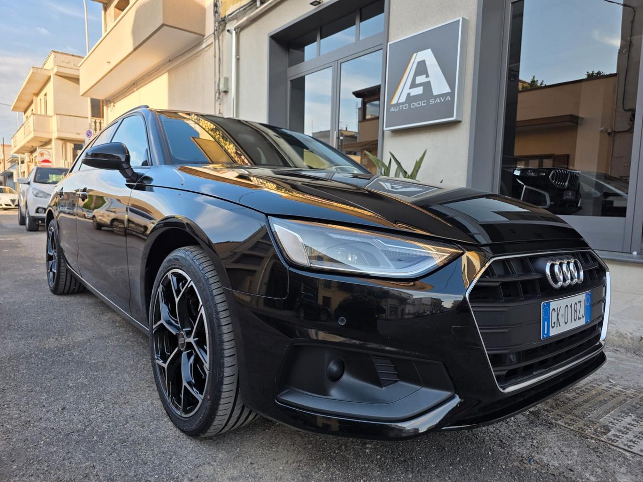 Audi A4 Avant 30 TDI/136 CV S tronic Business+Cerchi 18+Fari Led..