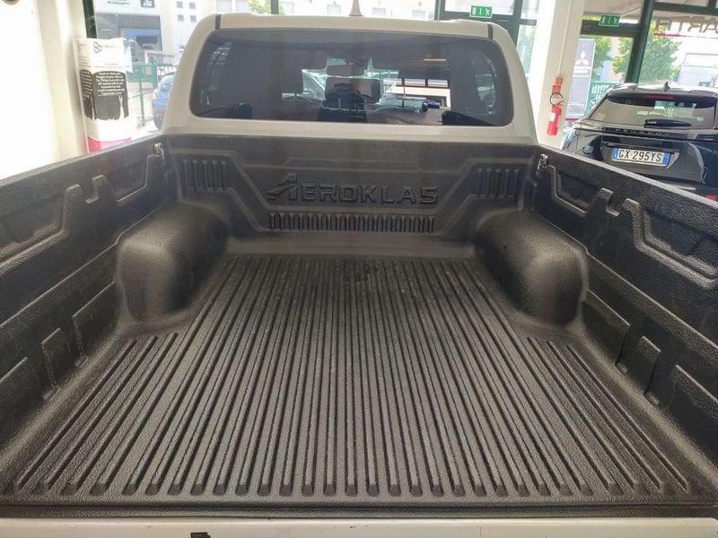 Toyota Hilux 2.4 D-4D A/T 4WD 4 porte Double Cab Invincible