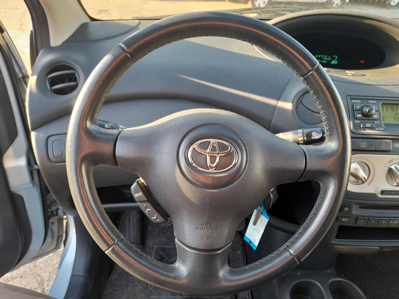 Toyota Yaris 1.0i 16V cat 5 porte Sol