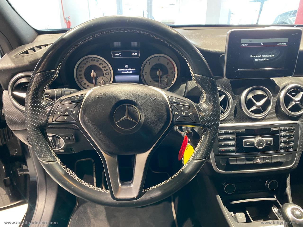 MERCEDES-BENZ A 160 CDI Dark Night Edition