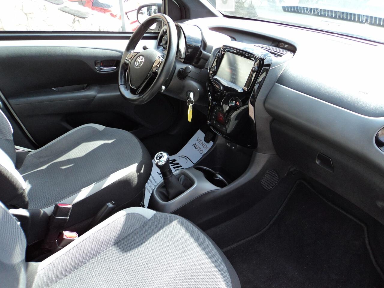 Toyota Aygo Connect 1.0 VVT-i 72 CV 5 porte x-clusiv