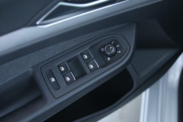 VOLKSWAGEN Golf 2.0 TDI DSG SCR Life / Neopatentati