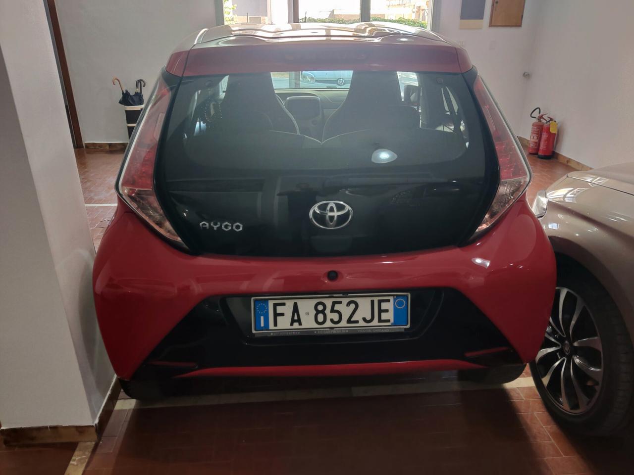 Toyota Aygo 1.0 VVT-i 69 CV 5 porte x-play