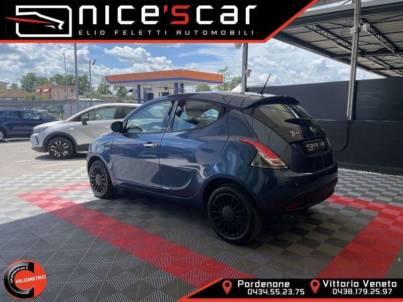 Lancia Ypsilon 1.0 FireFly 5 porte S&S Hybrid Ecochic Silver