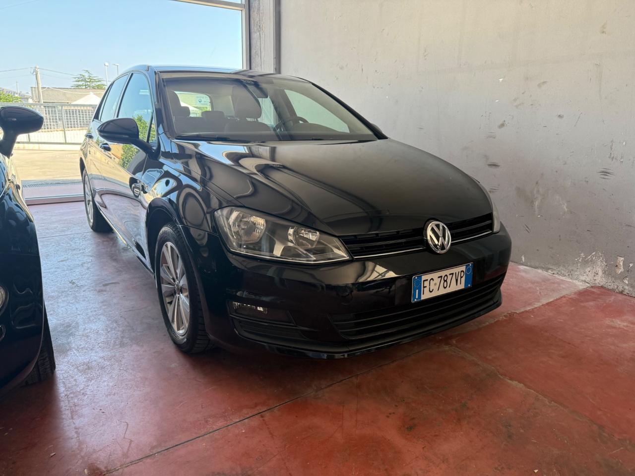 Solo da QUALITYCARS PESCARA Volkswagen Golf 1.6 TDI 110 CV 5p. Comfortline BlueMotion Tchnology mantenuta in buone condizioni, pronta all’uso! Auto da veri internditori!!!!!!