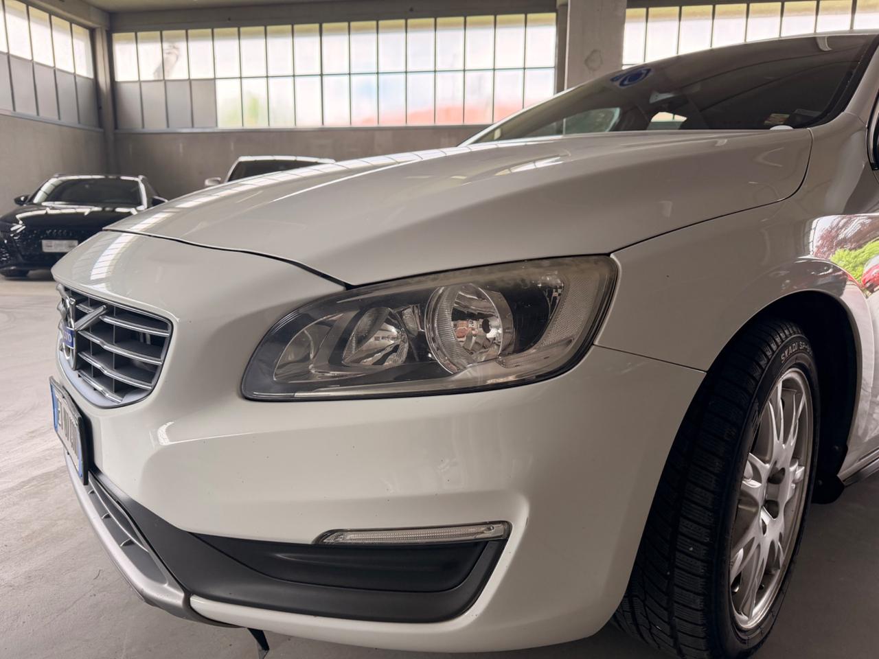 Volvo V60 D4 AWD Geartronic Momentum
