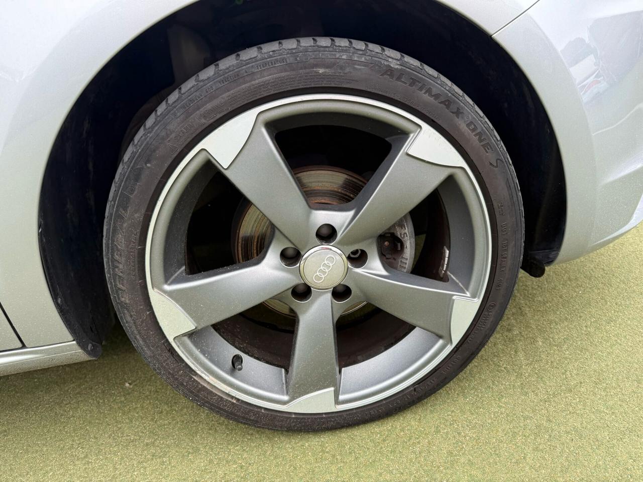 Audi A1 1.6 TDI S line edition plus