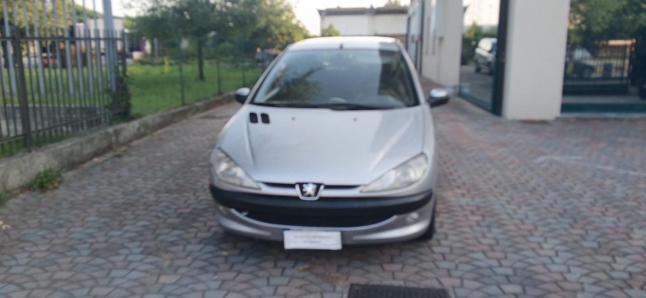 Peugeot 206 1.pochi km neopatentati