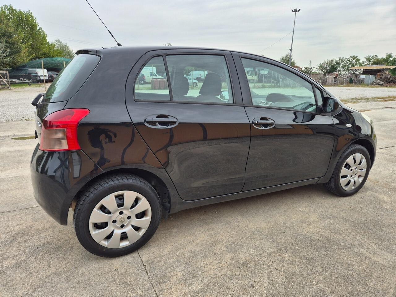 Toyota Yaris 1.0 5 porte