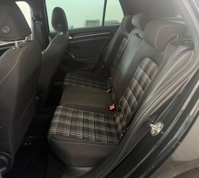 Volkswagen Golf 2.0 TDI DSG Highline BlueMotion Technology