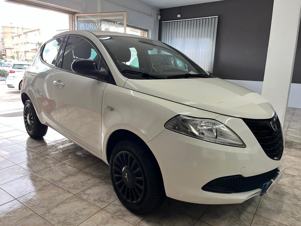 Lancia Ypsilon 0.9 TwinAir 85 CV 5 porte Metano Ecochic Elle