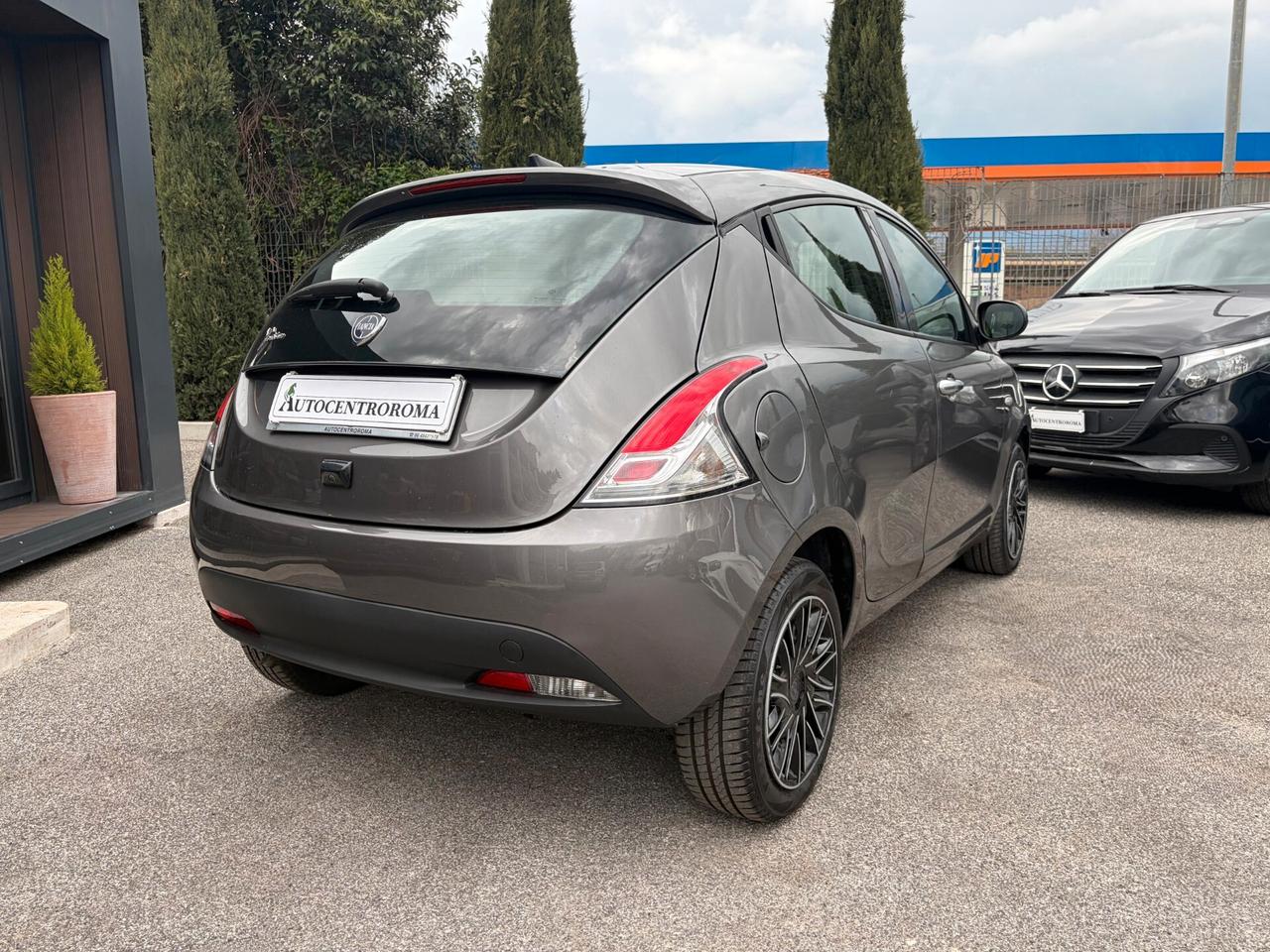 Lancia Ypsilon 1.0 FireFly 5 porte S&S Hybrid Alberta Ferretti